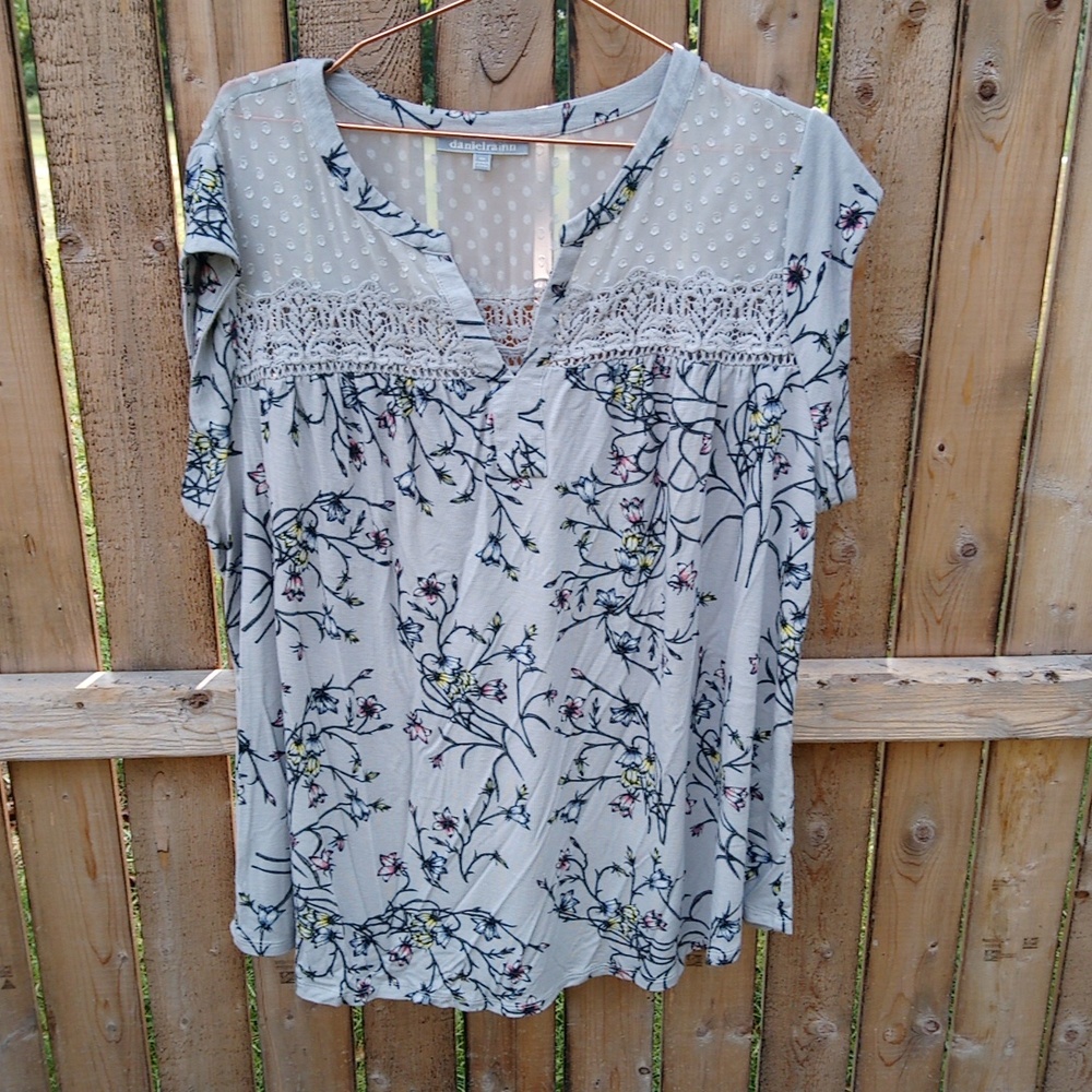 Daniel Rainn Floral Lace V Neck Short Sleeve Blouse Top